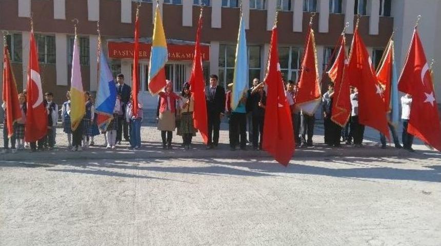 Pasinler&rsquo;de Eğitim Ve &Ouml;ğretim Yılı &Ccedil;elenk Sunumuyla Başladı