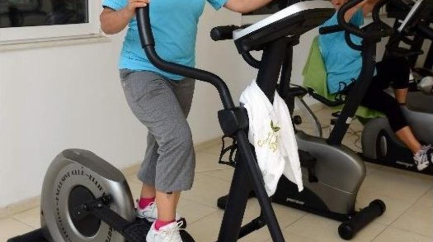 Muratpaşa&rsquo;da 22 B&ouml;lgede Yetişkinlere Spor