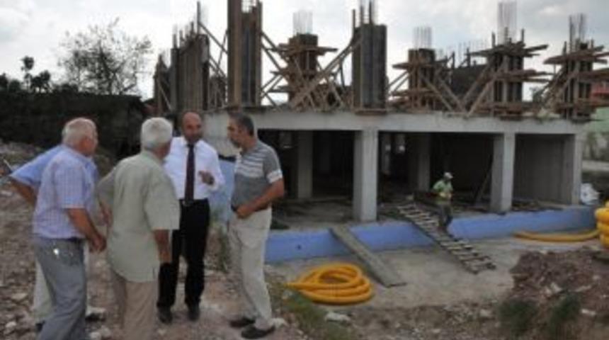 Üzülmez, Çiftlik Camii İnşaatını Gezdi