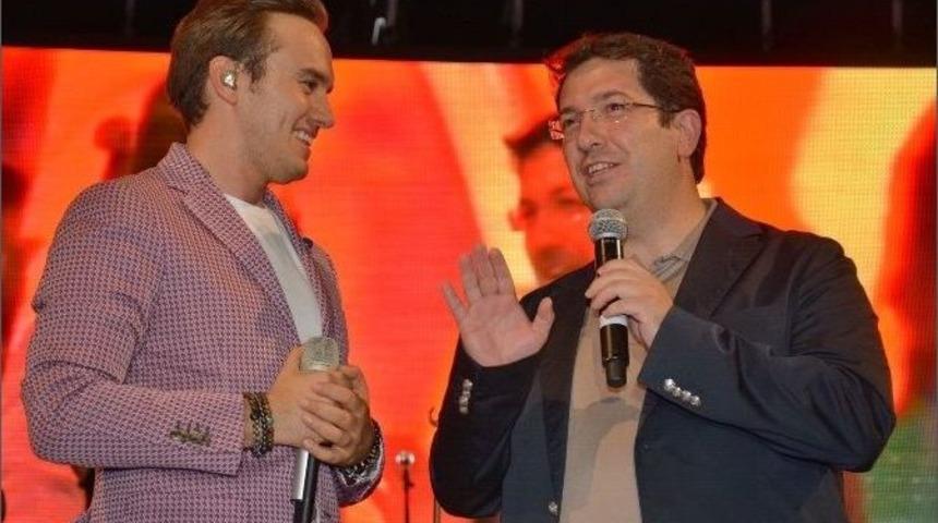 Aksaray’da 25 Bin Kişi Mustafa Ceceli İle Coştu