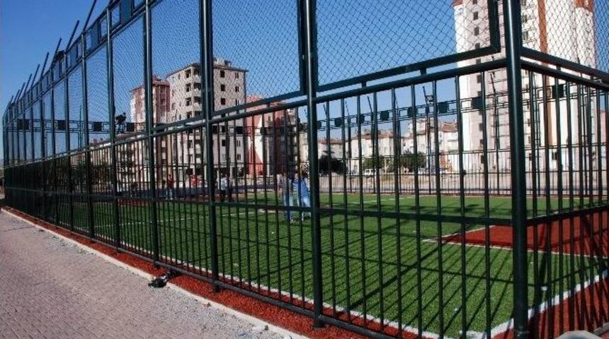 G&uuml;rpınar Spor Sahası&rsquo;na Sentetik &Ccedil;im D&ouml;şenecek