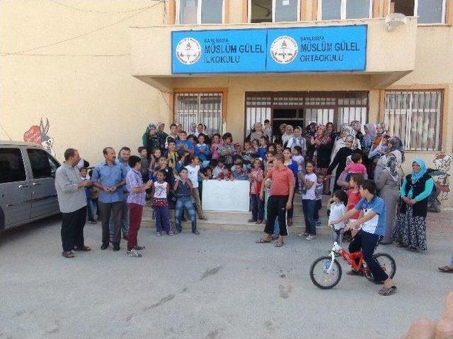 Okullarının Dönüştürülmesini Sokakta Ders Yaparak Protesto Ettiler