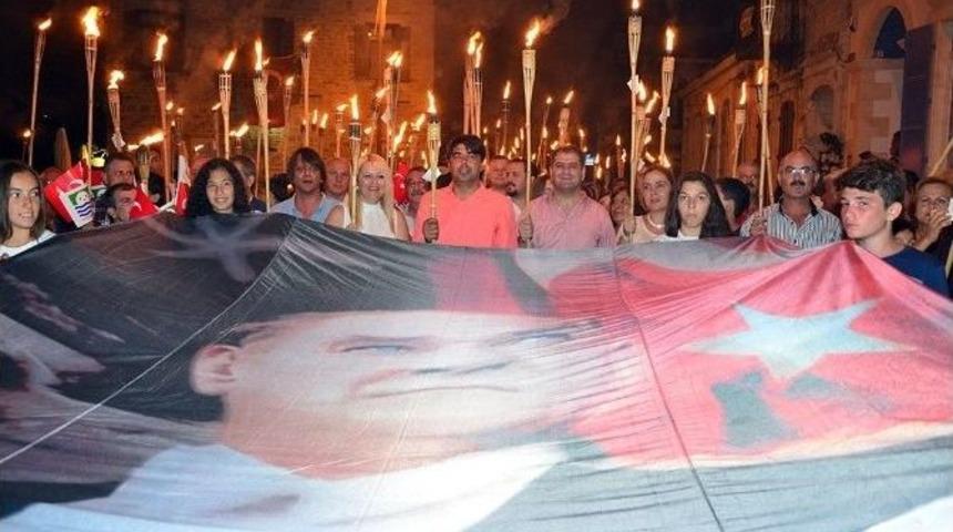 Fo&ccedil;a&rsquo;da Muhteşem Fener Alayı