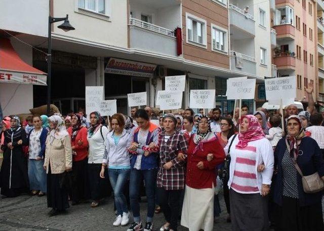 Saçlarını Sıfıra Vurup Ölen Arkadaşları İçin Eylem Yaptılar