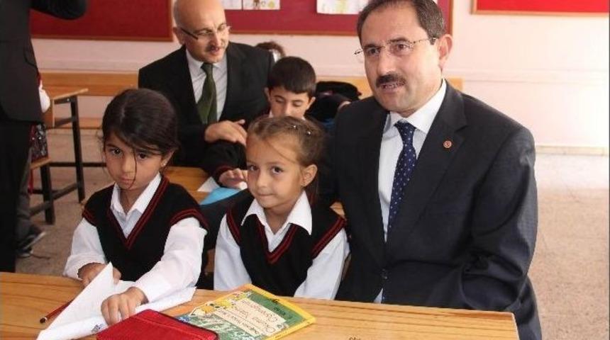 &Ccedil;orum&rsquo;da 92 Bin 922 &Ouml;ğrenci Ders Başı Yaptı