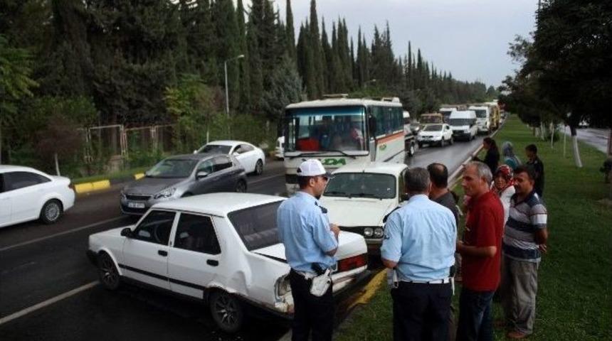 Vatandaşın Merakı Zincirleme Kazayı Beraberinde Getirdi