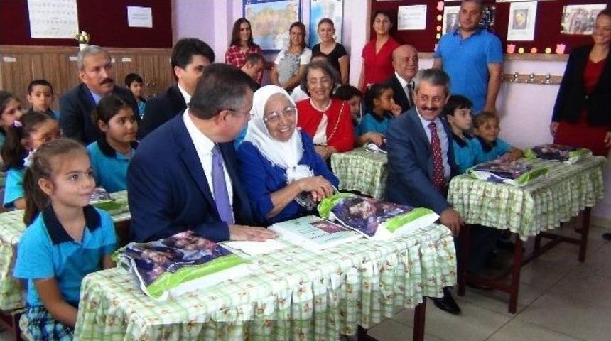 &Ccedil;ocukların Hayırsever Teyzesi Evini Satıp Okul Yaptırdı