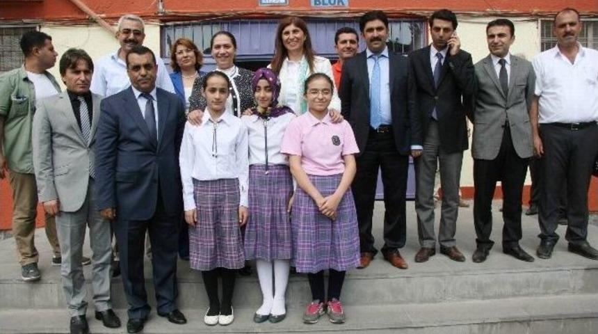 Ak Parti&rsquo;li Beyaz T&uuml;rkiye Birincilerini İlk&ouml;ğretim Haftası&rsquo;nda Ziyaret Etti