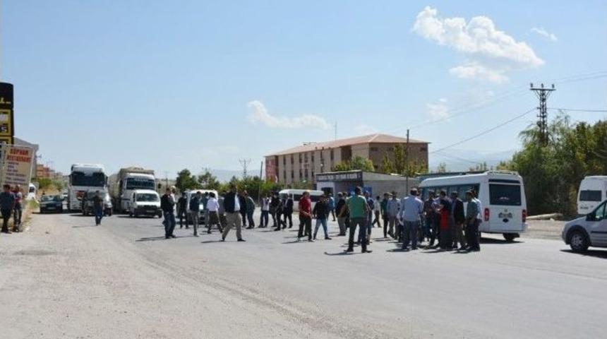 Mahalleliden Yol Kapatma Eylemi