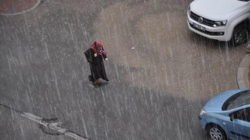 Konya&rsquo;da Sağanak Yağmur