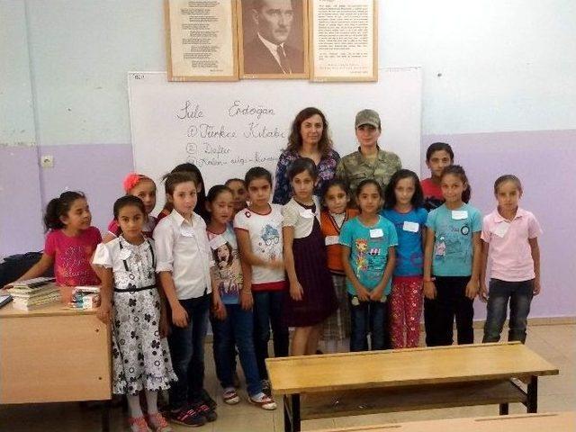 Jandarma Okulların İlk Gününde Öğencileri Unutmadı