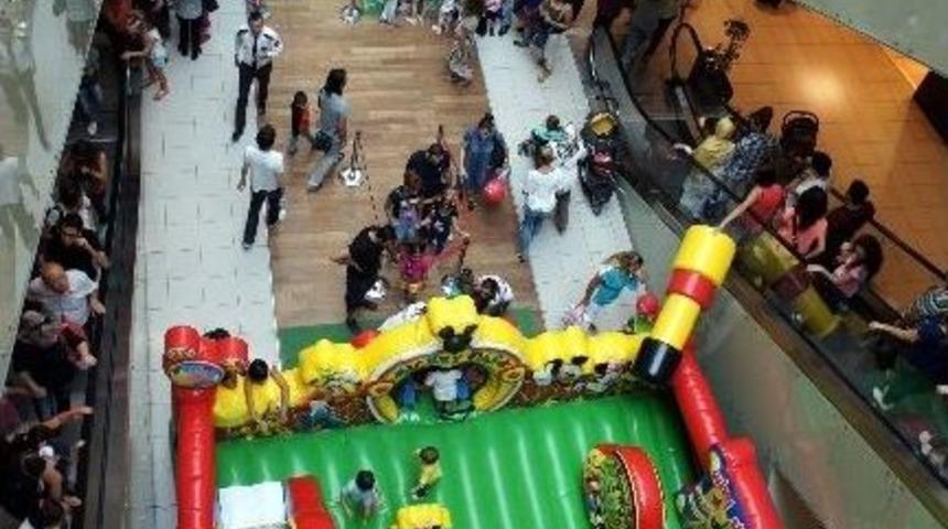 Minikler Mickey Fare’nin Kulüp Evi’nde Eğlendi