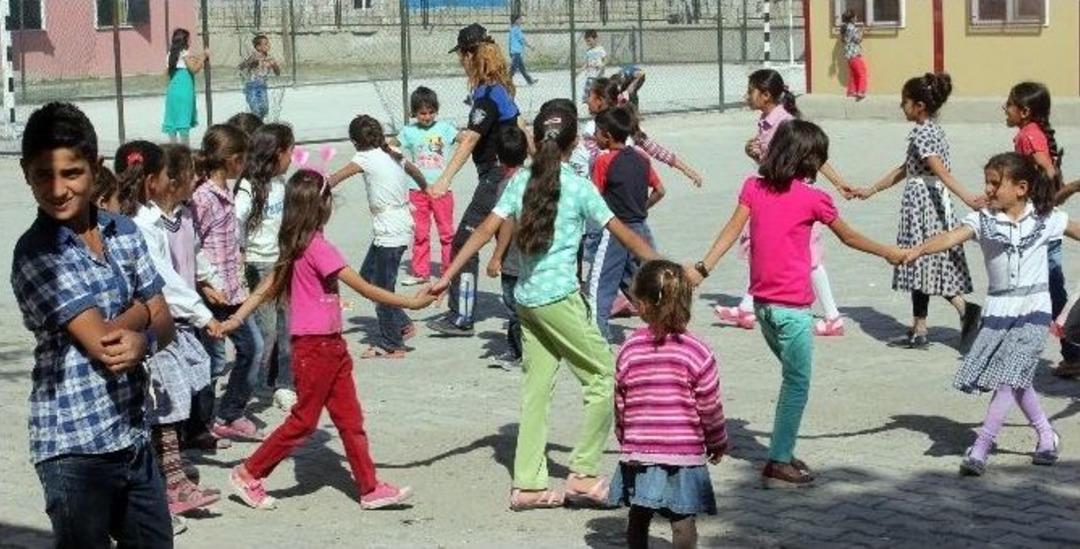 Ağrı&rsquo;da Polis Amcalar Kırtasiye Seti Projesi