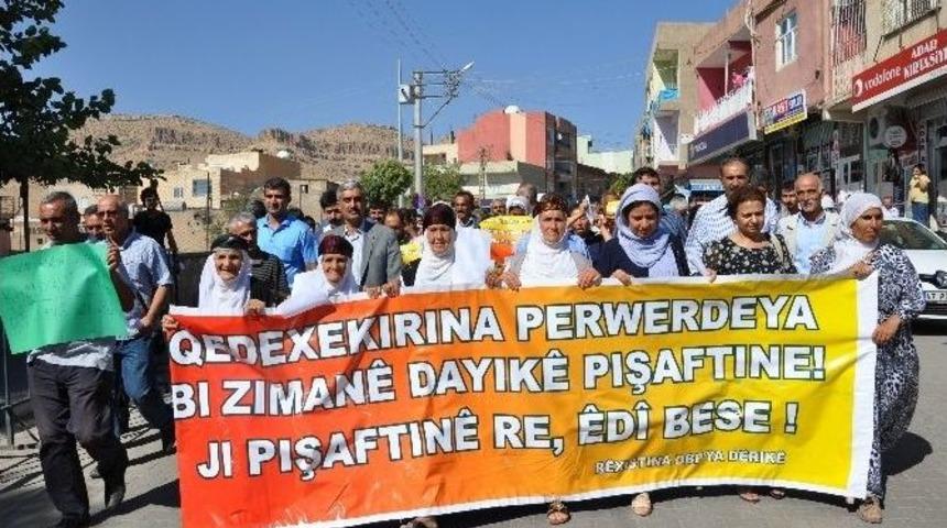 Derik&rsquo;te Anadilde Eğitim İ&ccedil;in Dilek&ccedil;eler Verildi