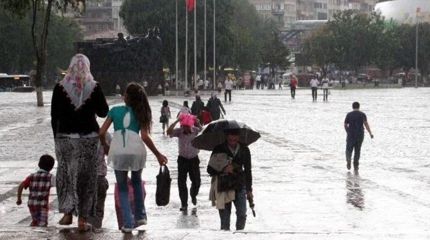 Sağanak Yağış Hazırlıksız Yakaladı