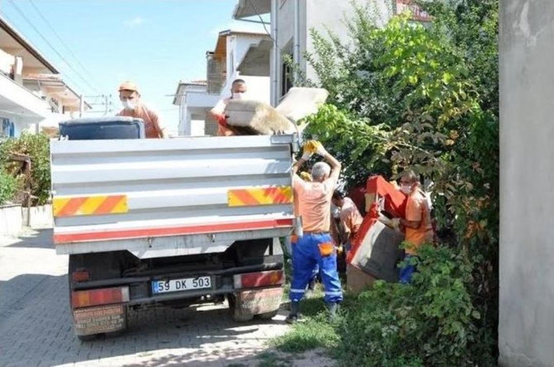 Evden Bir Kamyon &Ccedil;&ouml;p &Ccedil;ıktı