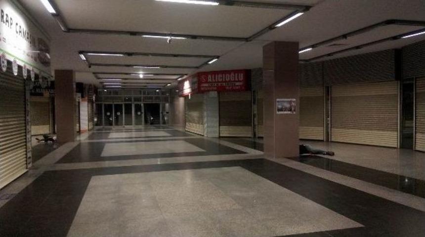 Yer Altı Ge&ccedil;itleri Kimsesizlerin Mekanı Oldu