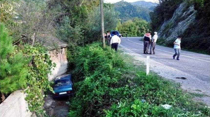 Kanala U&ccedil;an Otomobilde İki Kişi Yaralandı