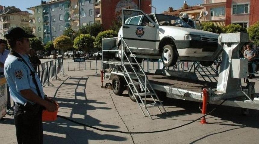 Emniyet Kemerinin &Ouml;nemi Sim&uuml;lat&ouml;r Ara&ccedil;la Anlatılacak