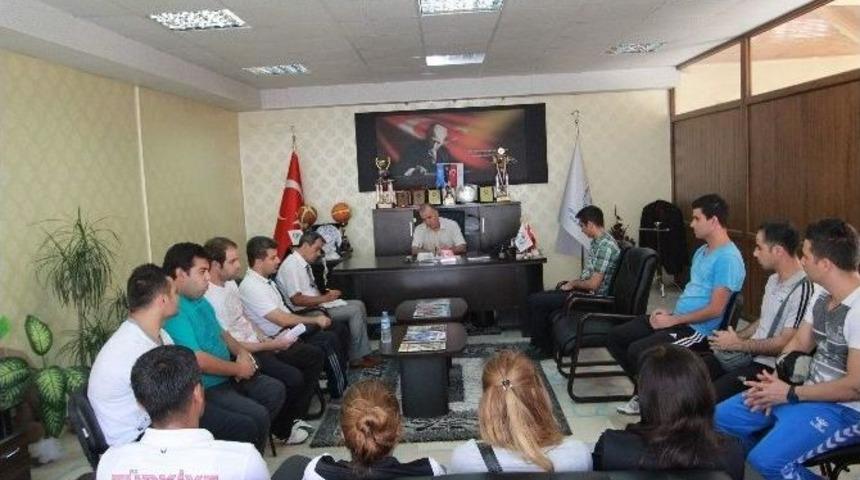 İl M&uuml;d&uuml;r&uuml; Arkaltı Antren&ouml;rlerle Toplantı Yaptı