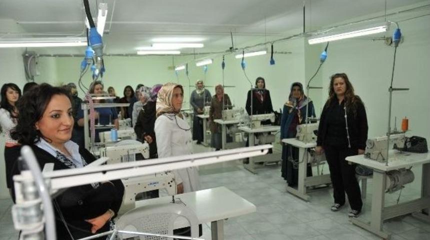 Belediye Meslek Edindirme Kursları Devam Ediyor