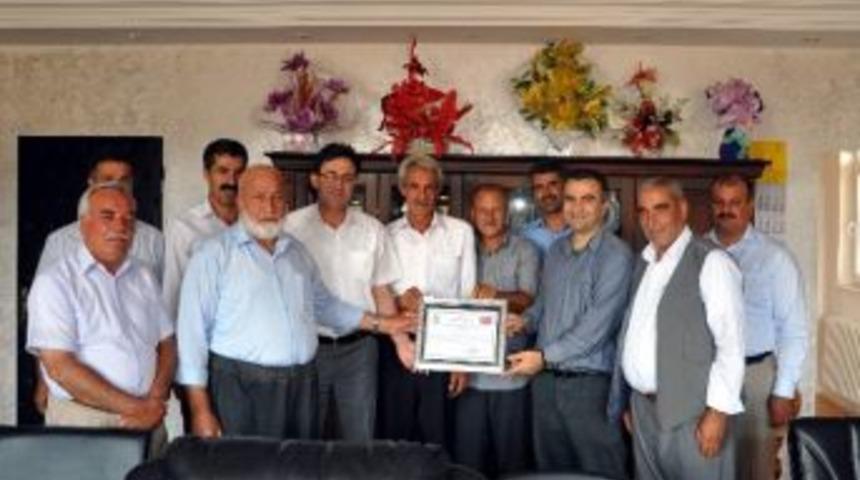 Başkan Korkut&rsquo;tan Kaymakam G&uuml;ven&rsquo;e Fahri Hemşehrilik Beratı