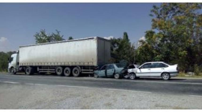 Beyşehir&rsquo;de Zincirleme Trafik Kazası: 3 Yaralı