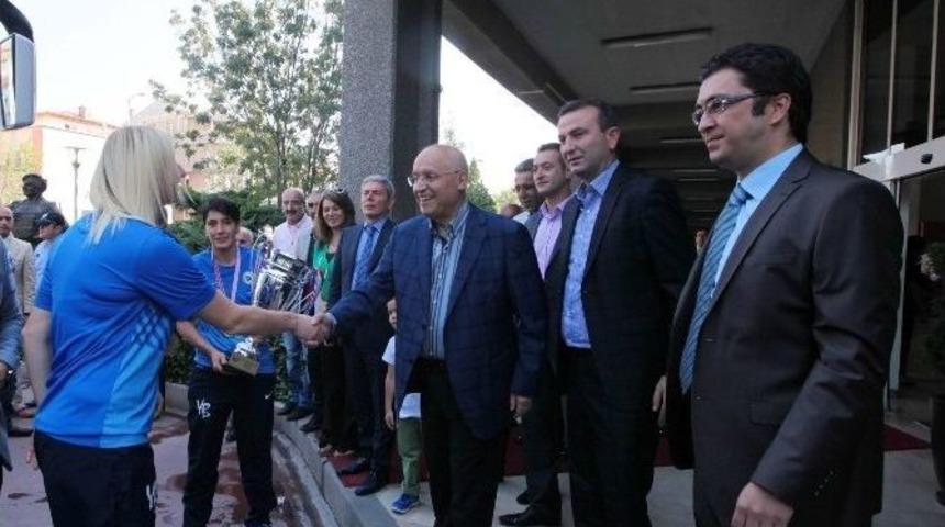 S&uuml;per Kupa Yenimahalle&rsquo;nin