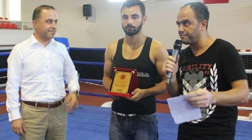 Hayri Doğan Hozanlı, "muay Thai"de Adana&rsquo;nın Gururu Oldu