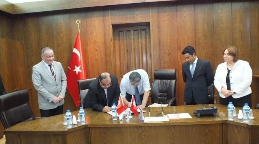 Ad&uuml; Atilla Ko&ccedil; Yerleşkesi K&ouml;şk Myo&rsquo;nun Devri Yapıldı