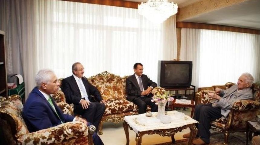 Prof. Dr. Hamza Eroğlu&rsquo;nun Kitap Koleksiyonu Adana Bt&uuml;&rsquo;de