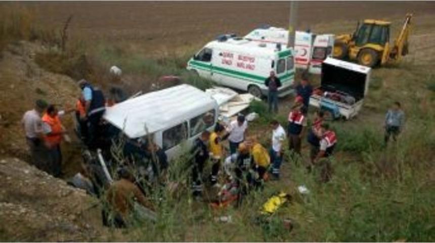 &Ccedil;ankırı&rsquo;da Kaza 1 &Ouml;l&uuml;, 2 Yaralı