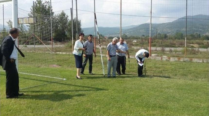 Başkan G&uuml;neş&rsquo;ten Futbol Sahasına İnceleme
