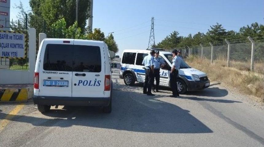 Başkent&rsquo;te Bir Polis Aracında &Ouml;l&uuml; Bulundu