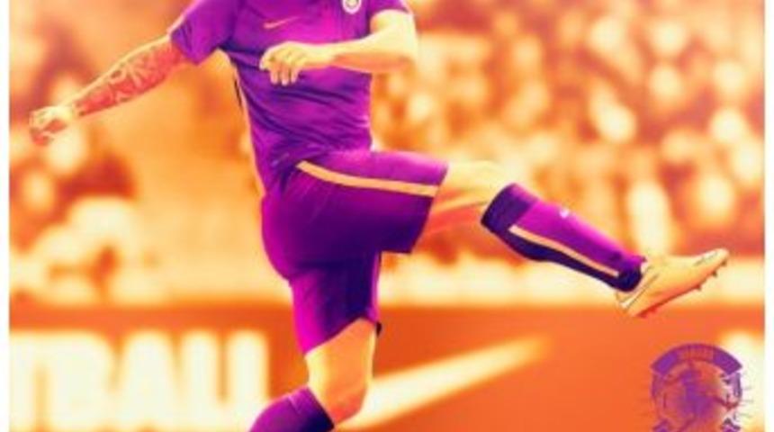 Galatasaray Yeni Sezona &Ouml;zel &Uuml;&ccedil;&uuml;nc&uuml; Formasını Tanıttı