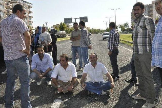 Öğrenci Velileri Yol Kapattı