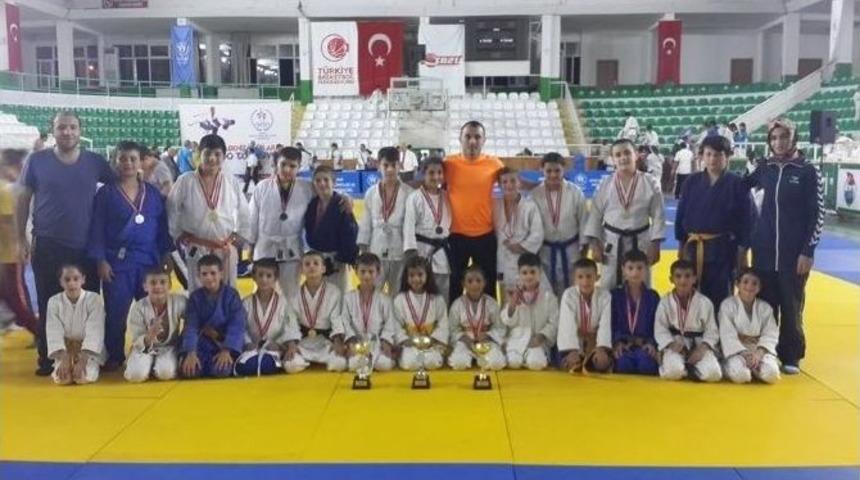 Rizeli Judocular Giresun&rsquo;da Madalyaları Topladı