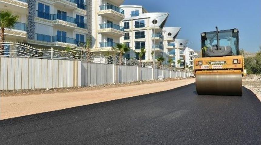 Konyaaltı&rsquo;nda Yeni A&ccedil;ılan Sokaklara Sıcak Asfalt