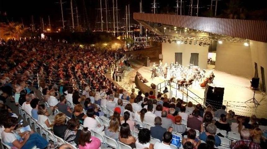 Kuzey Hendeği&rsquo;nden Klasik M&uuml;zik Ezgileri