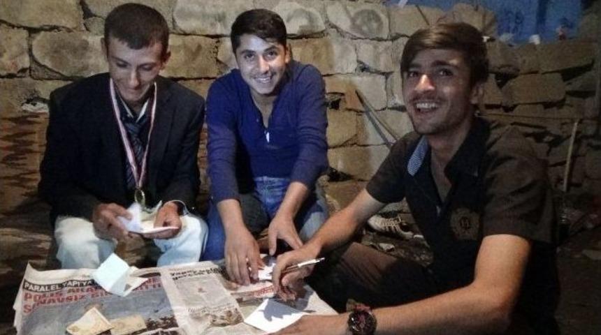 (&ouml;zel Haber) Hakkarili Oto Yıkamacı Gen&ccedil;ler Sanal Ortamın G&ouml;z Bebeği Oldu