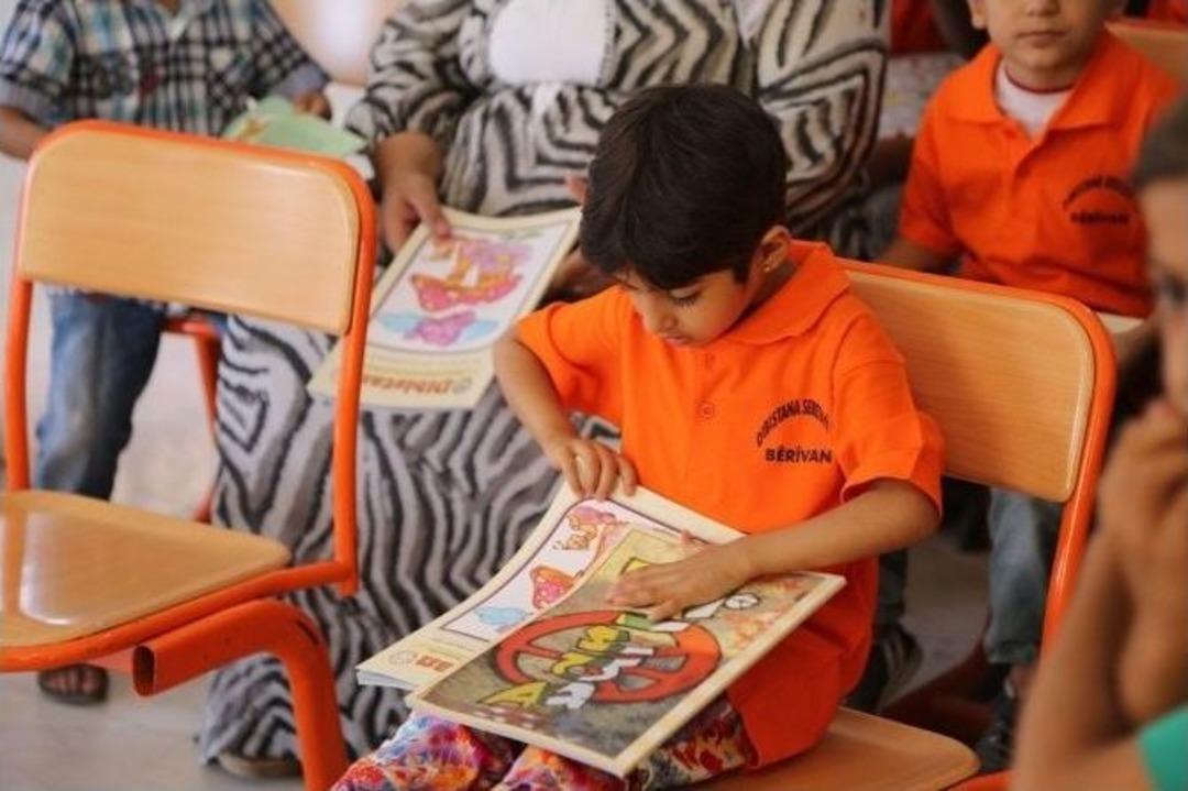 &Ouml;ğrenciler Boş Salonda K&uuml;rt&ccedil;e Ders İşledi