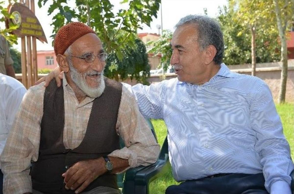 Vali B&uuml;y&uuml;k Muhtarlarla Bir Araya Geldi