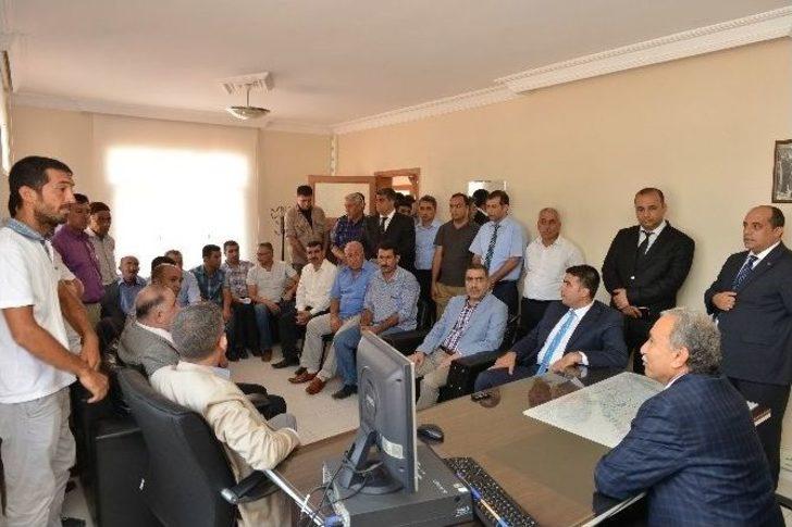 Vali Büyük Muhtarlarla Bir Araya Geldi G4