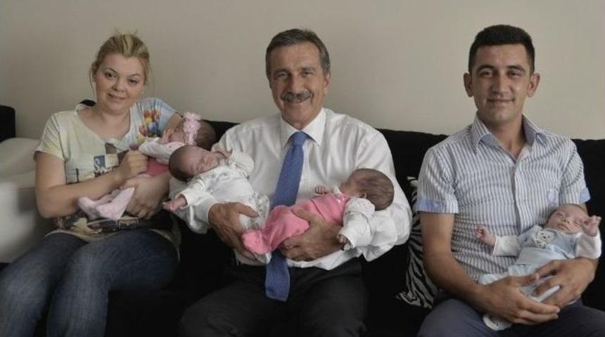 &Ccedil;elik &Ccedil;iftinin D&ouml;rd&uuml;z Bebek Sevinci