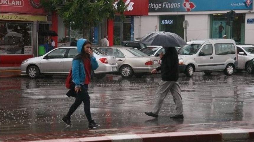 Afyonkarahisar&rsquo;da Balkanlar&rsquo;dan Gelen Serin Ve Yağışlı Havanın Etkisine Girdi