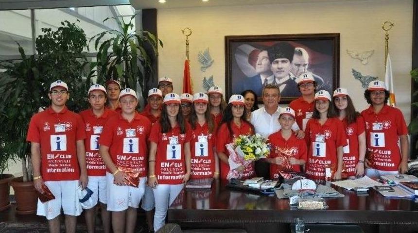 G&ouml;n&uuml;ll&uuml; Turizm El&ccedil;ileri Kuşadası&rsquo;nda