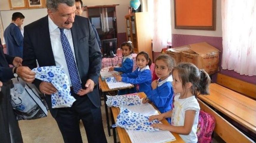 Başkan Selahattin G&uuml;rkan, Fırıncı İlkokulu&rsquo;nu Ziyaret Etti