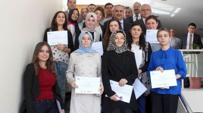 Gen&ccedil; Girişimciler Sertifikalarını Aldı