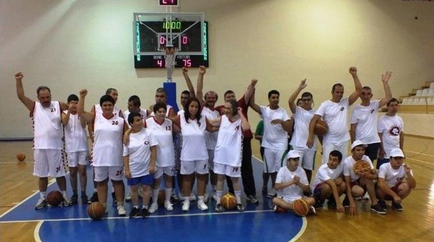 Ayvalık&rsquo;ta Belediye Engelleri Sevindirdi