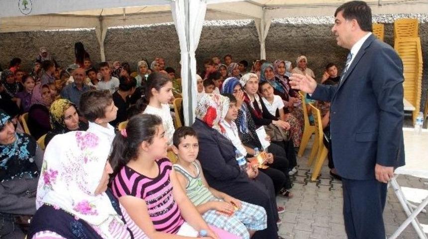 Şehitkamil Belediyesi Yoksul Ailelerin &Ccedil;ocuklarını Unutmadı